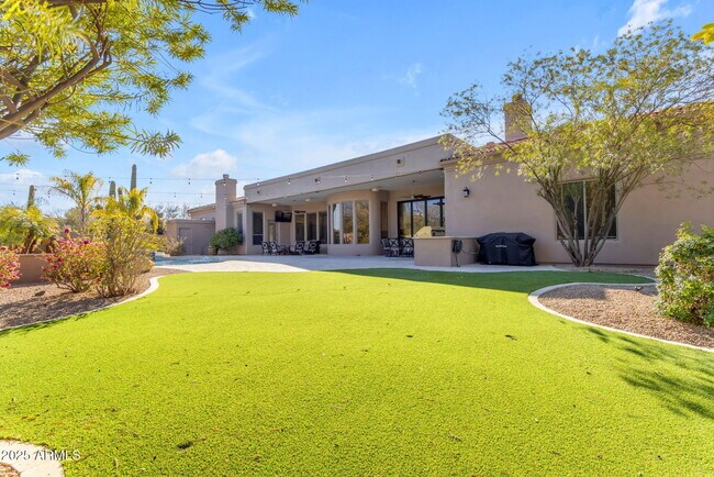 Building Photo - 6938 E Lomas Verdes Dr