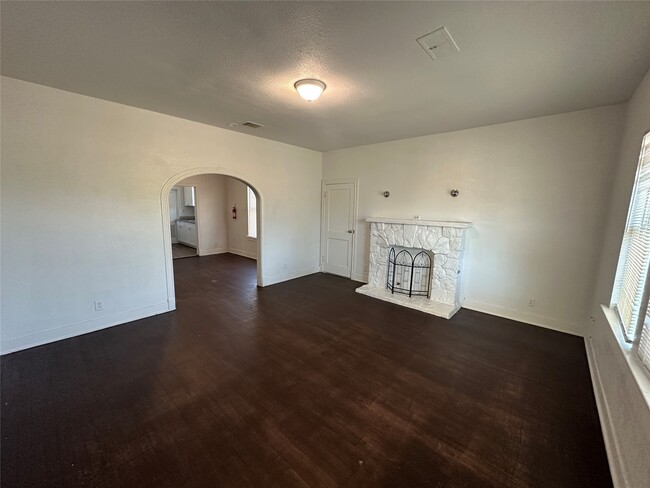 Building Photo - 112 Pineview Dr