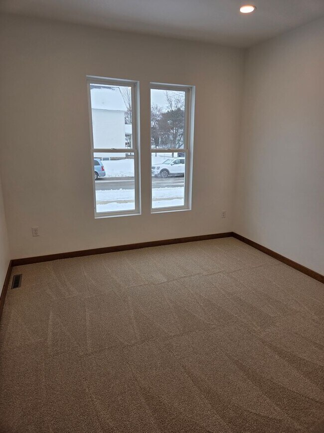 Building Photo - 2904 Parkridge Ave