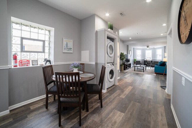 Building Photo - 2002 W Cermak Rd