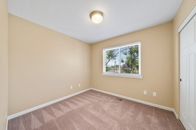 Building Photo - 4725 SE 28th Ave