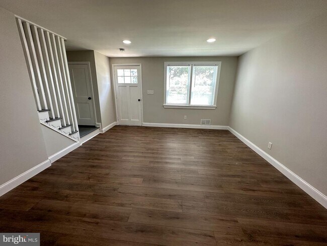 Building Photo - 1844 Trenleigh Rd