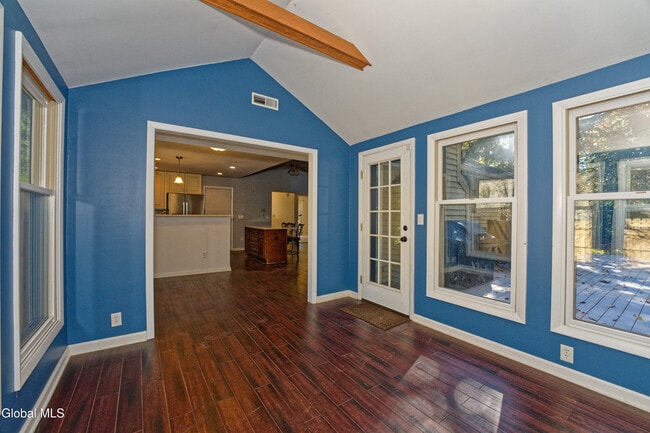 Building Photo - 638 Top Ridge Dr