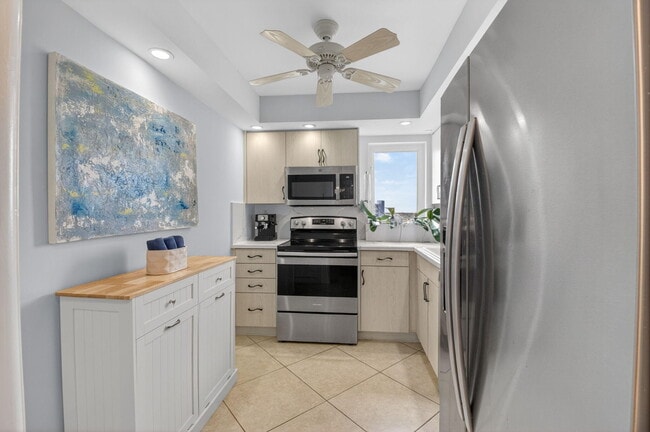 Building Photo - 3215 S Ocean Blvd