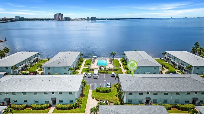 Building Photo - Palms at Waters Edge 3336-J8