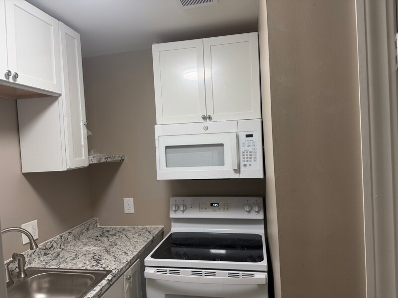 Building Photo - 1615 Lawton Ave