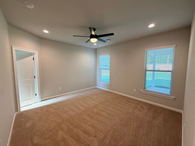 Building Photo - 302 Babineaux Ln