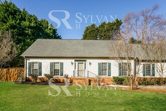 Building Photo - Enjoy Relaxation & Sophistication in this ...