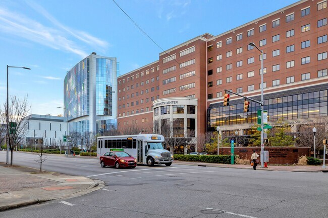 UAB Hospital only 14 Mins away - 1519 Hollins Dr