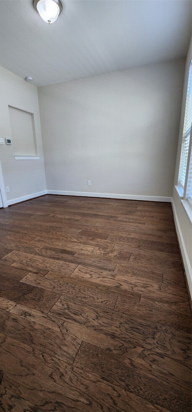 Building Photo - 4007 Centre Glen Dr