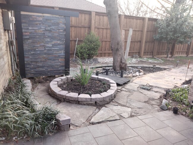 Building Photo - 8 Llano Drive