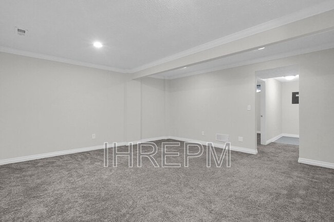 Building Photo - 7085 Muirfield Dr