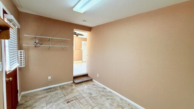 Building Photo - 370 Las Flores Dr