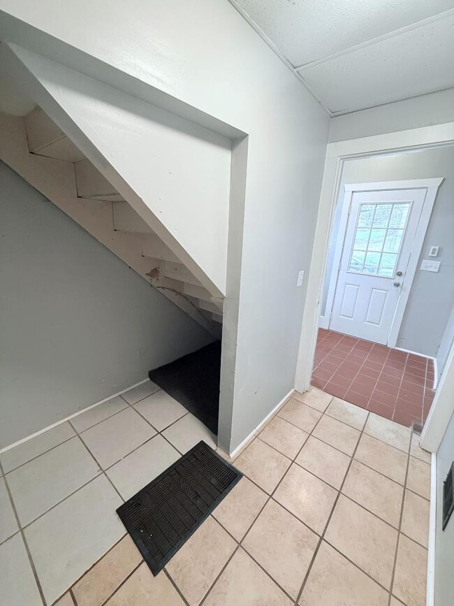Primary Photo - 422 E Reynolds St