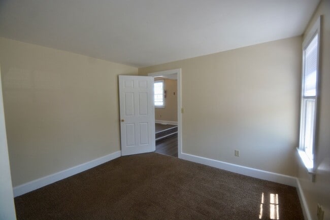 Building Photo - Great - 1 BEDROOM in Middletown with a Bri...