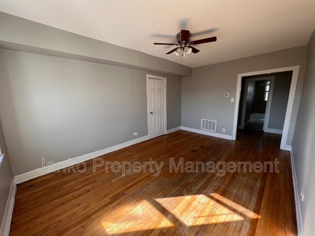 Building Photo - 3725 W Grand Ave