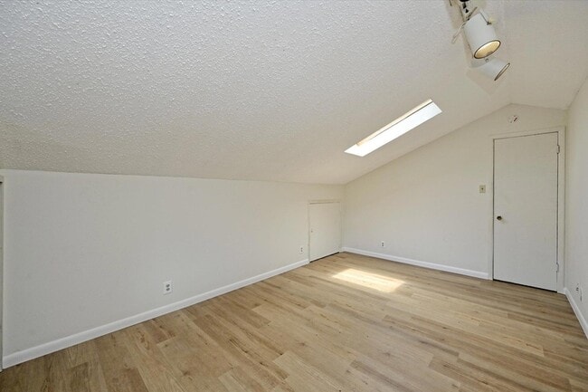 Building Photo - 6509 Skycrest Dr