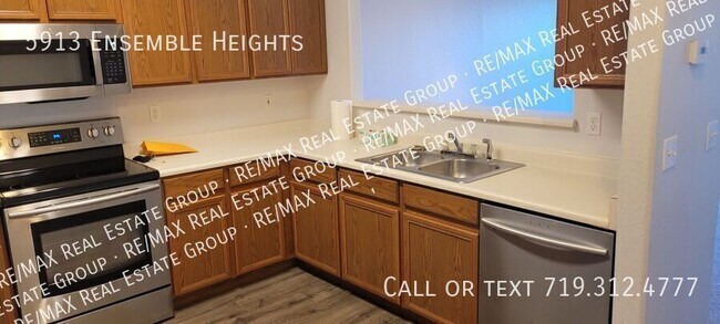 Building Photo - 5913 Ensemble Heights