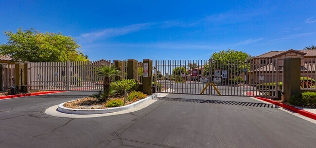 Building Photo - 3 Bed, 2 Bath, 1 Car Aliante Condo