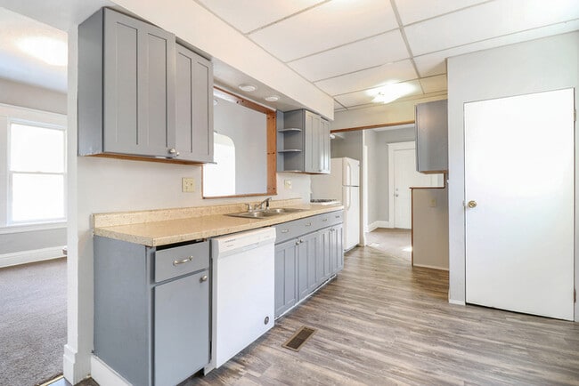 Building Photo - Coming Soon! Newly Renovated 4 BR!