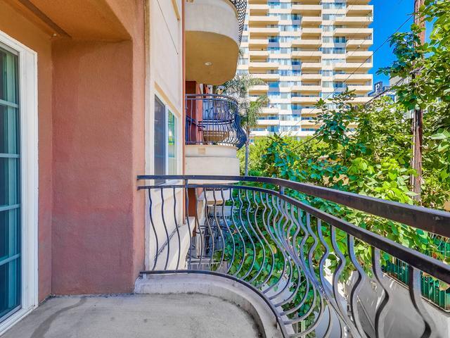 Building Photo - 700 S Ardmore Ave