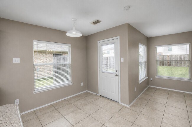 Building Photo - 4711 Buescher Ct