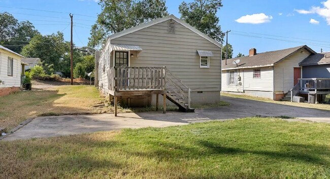 Building Photo - 621 Fairfax Ave