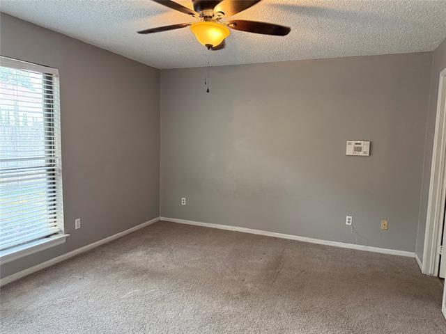 Building Photo - 307 Teakwood Ln