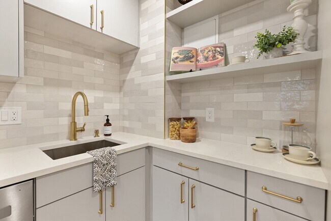 Building Photo - 5 Linda Ln