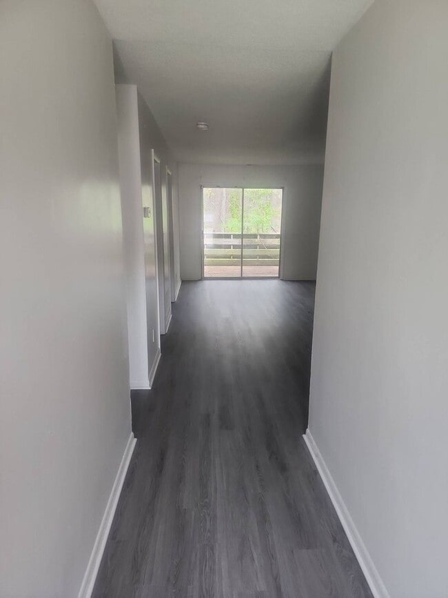 Building Photo - 2 Bedroom 2 Bathroom Duplex