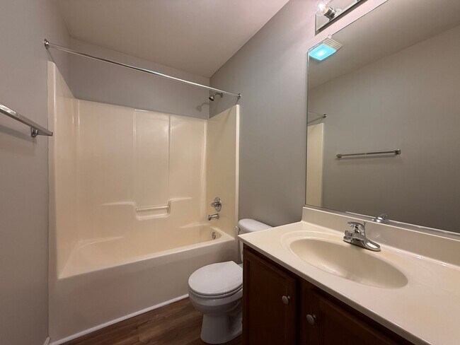 Building Photo - 2403 Mid Salem Dr