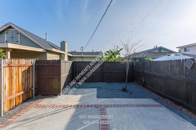 Building Photo - wal806