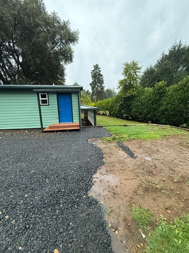 Building Photo - Newly Updated! 3 Bed/2 Bath House on a Large Lot!