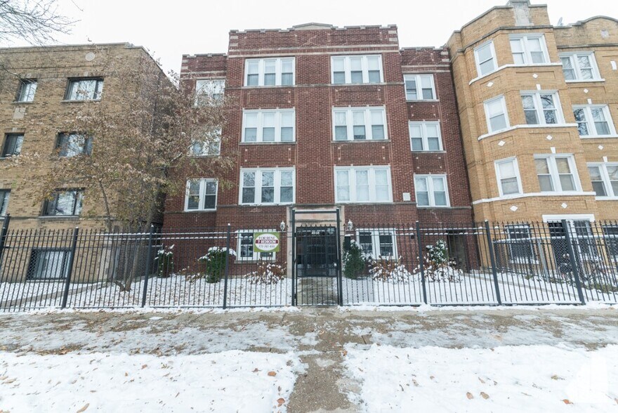 Primary Photo - 4948 N Harding Ave