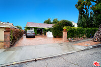 Building Photo - 10013 Cabanas Ave