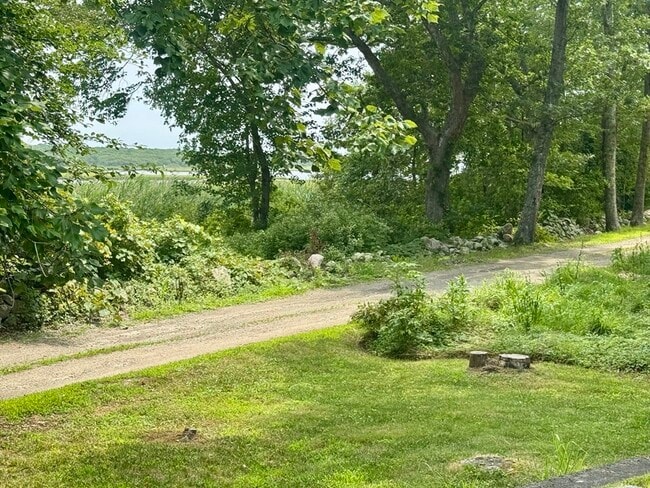 Building Photo - 18 Meadowbrook Ln