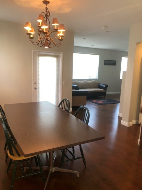 Building Photo - 2300 Sarah Ct