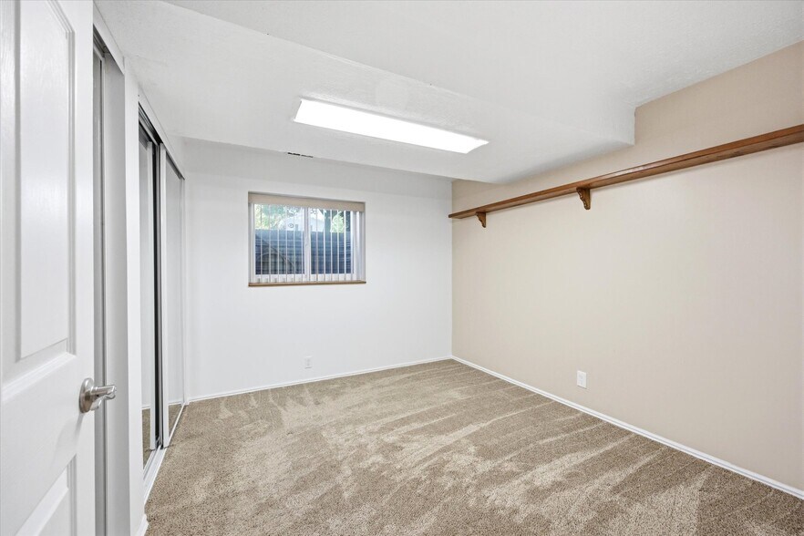 Building Photo - 734 Sandy Dunes Dr