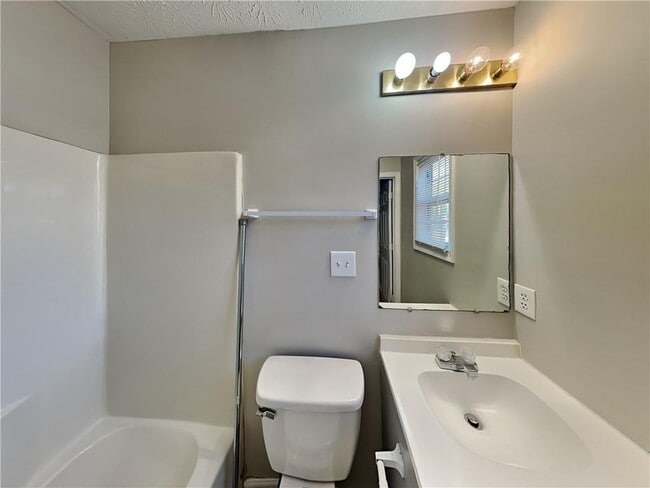 Building Photo - 546 Baron Dr