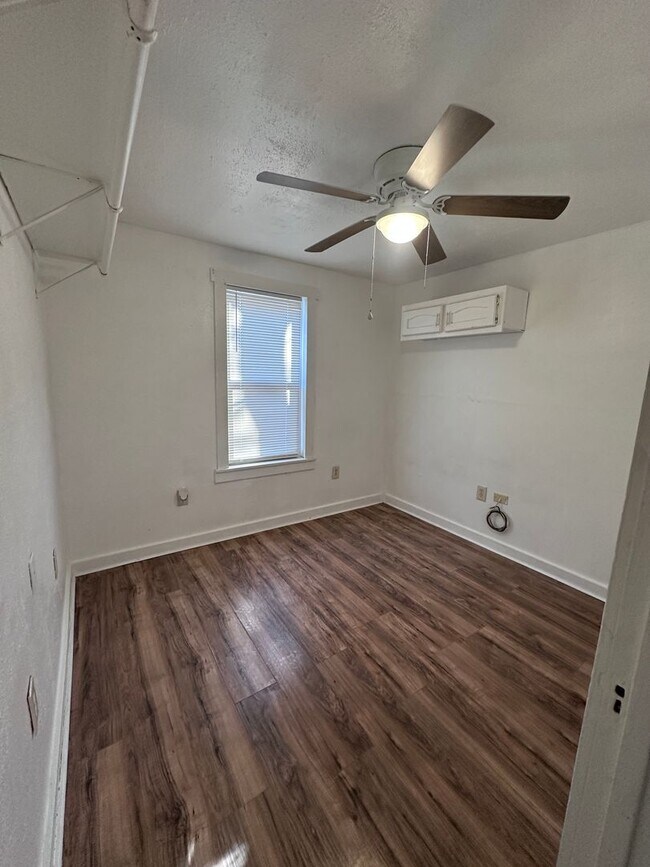 Building Photo - 1700 S Lincoln St