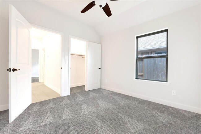 Building Photo - 2511 Summer Peach St