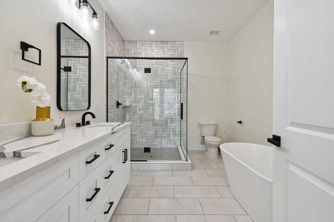 Building Photo - Luxurious 3 Bedroom Condo with Spacious Layout and Prime Location in Tampa, FL!