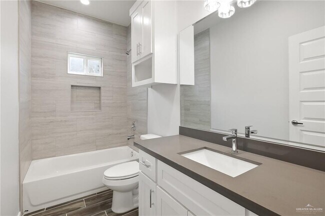 Building Photo - 30 Violet Ave W