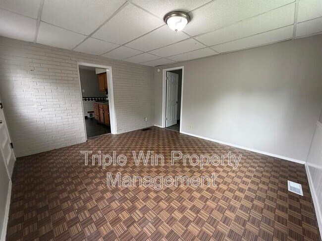 Building Photo - 8126 Albin Ave