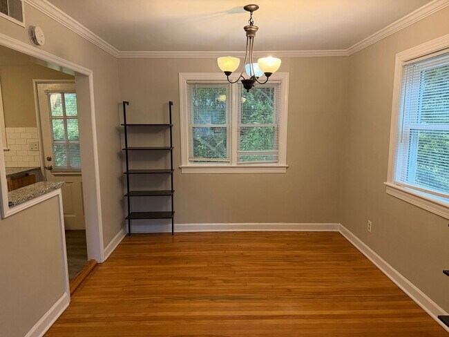 Building Photo - Comfort & Style: 2-Bedroom Raleigh Townhouse