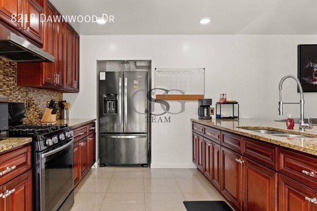 Building Photo - 8218 Dawnwood Dr
