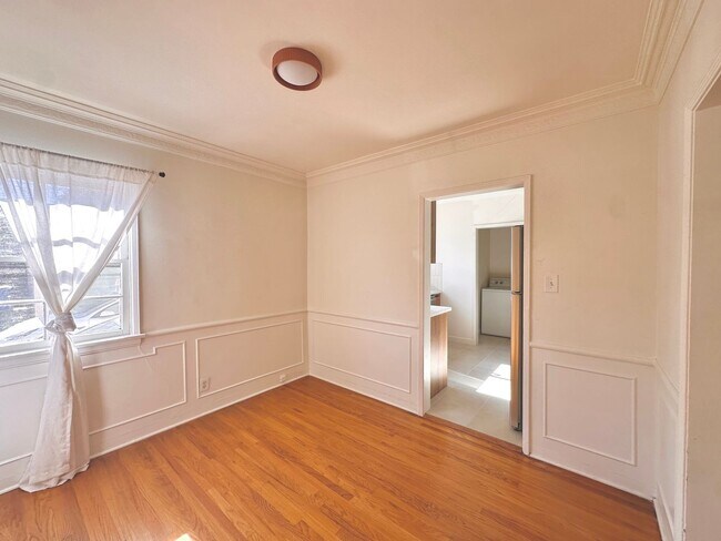 Building Photo - 337 N Gardner St