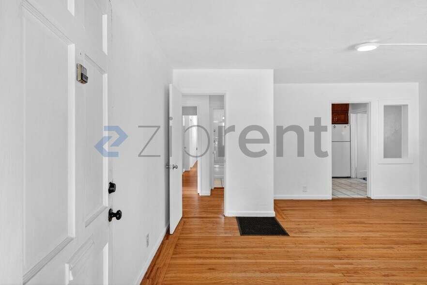 Building Photo - Unit