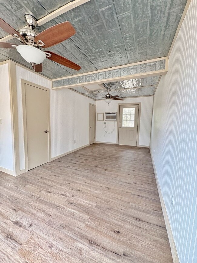 Building Photo - Charming Two-Bedroom, One-Bath