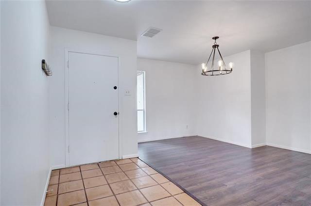 Building Photo - 307 Lone Oak Cir